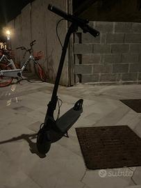 Monopattino ninebot e2