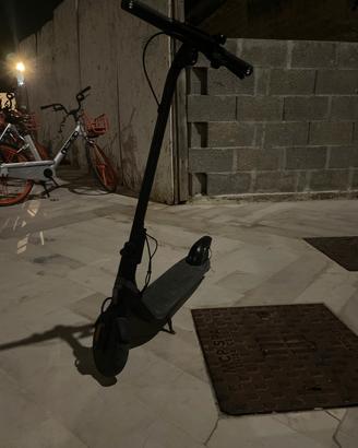 Monopattino ninebot e2