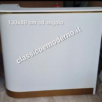 bancone reception ad angolo bianco e oro su misura