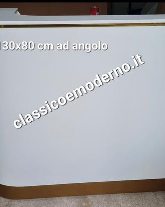 bancone reception ad angolo bianco e oro su misura