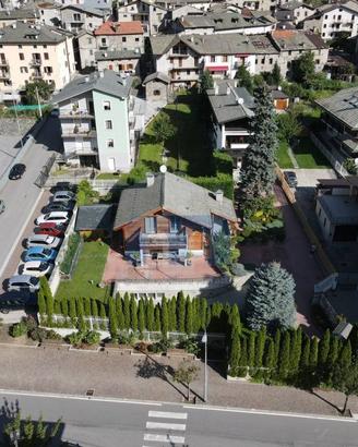 Villa di 630 m² con più di 5 locali e box auto dop