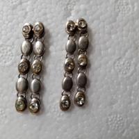 coppia di orecchini pendenti