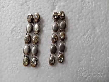 coppia di orecchini pendenti