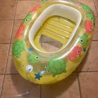 Canotto gonfiabile con osservatore fondale e pesci