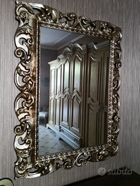 Elegante e pregiata specchiera veneziana di lusso