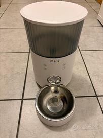 Distributore automatico cibo per cani e gatti