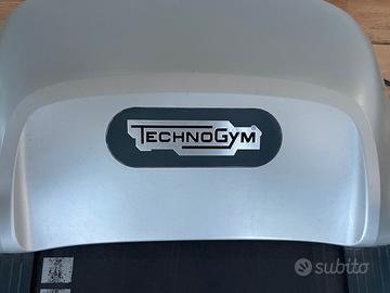 8 TAPIS ROULANT TECHNOGYM