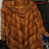 pelliccia di visone orizzontale con il cappuccio, 