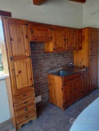 Cucina in legno massello di pino Russo