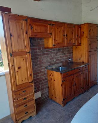 Cucina in legno massello di pino Russo