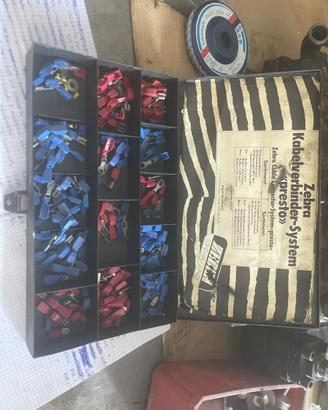 Cassetta metallica Wurth con assortimento capicord