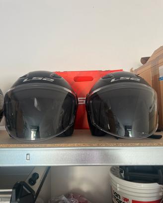 Coppia caschi jet taglia xl e s
