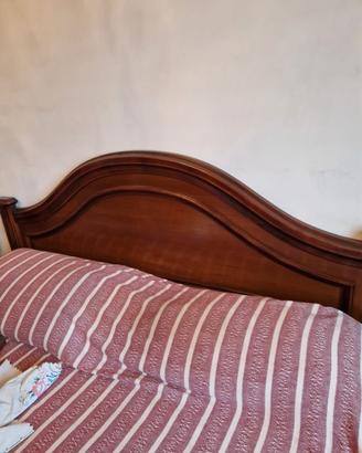 camera da letto stile classico in legno massello
