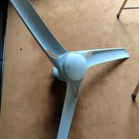 Lampada con pala rotante