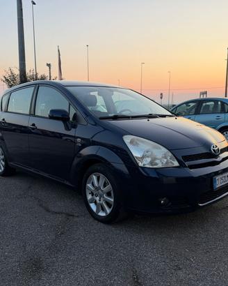 TOYOTA Corolla Verso 2.0 16V D-4D Sol 7 POSTI