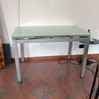 Tavolo in vetro allungabile