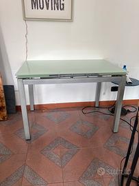 Tavolo in vetro allungabile