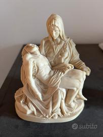 Statuetta pietà