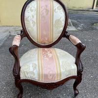 Poltrona con decori
