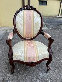 Poltrona con decori