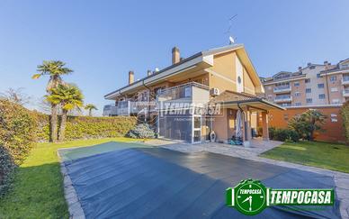 MAESTOSA VILLA DI TESTA CON PISCINA IN CLASSE A4!