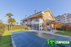 MAESTOSA VILLA DI TESTA CON PISCINA IN CLASSE A4!