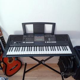 Tastiera Yamaha con accessori