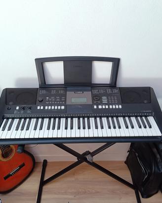 Tastiera Yamaha con accessori