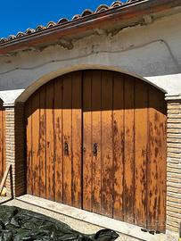 Portoni antichi in legno ad arco