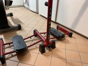 Attrezzo per esercizi gambe Leg Master