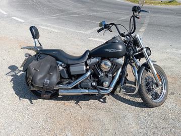 moto Harley-Davidson Dyna street bob
