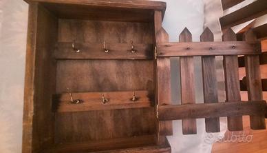 Casetta legno per chiavi ,quadro,oggetti in rame