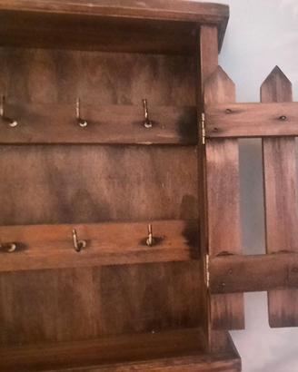 Casetta legno per chiavi ,quadro,oggetti in rame