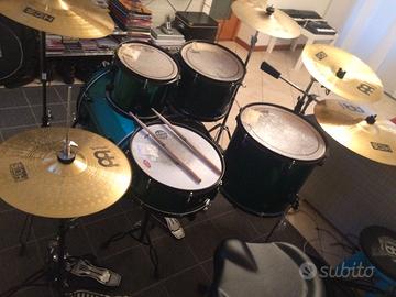 Set Batteria Acustica: piatti,pedali,sgabelli,acc.