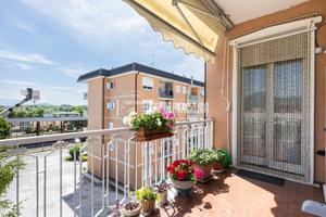 AMPIO TRILOCALE IN CENTRO A MERONE CON TERRAZZINO