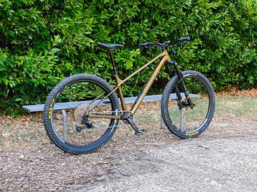 Orbea Laufey H10 2024 L+ ruote Shimano XT