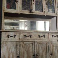 tavolo, credenza e sei sedie