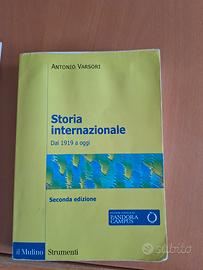 libro di storia internazionale di Antonio Visori