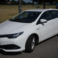 Toyota auris ibrida 2016