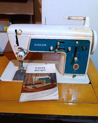 Macchina da cucire vintage Singer 657G