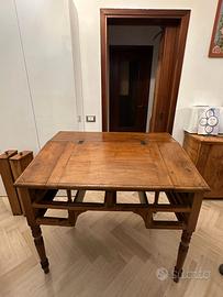 Scrivania Luigi Filippo in noce, metà ’800.