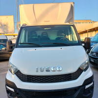 Iveco Daily con sponda caricatrice