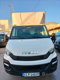 Iveco Daily con sponda caricatrice