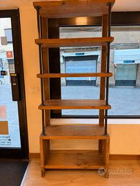 Scaffale con mensole stile industrial