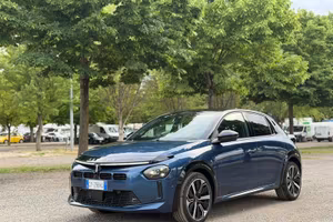 Lancia Ypsilon 1.2 mhev LX e-dct blu