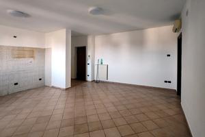 Luminoso e moderno trilocale con ampio terrazzo