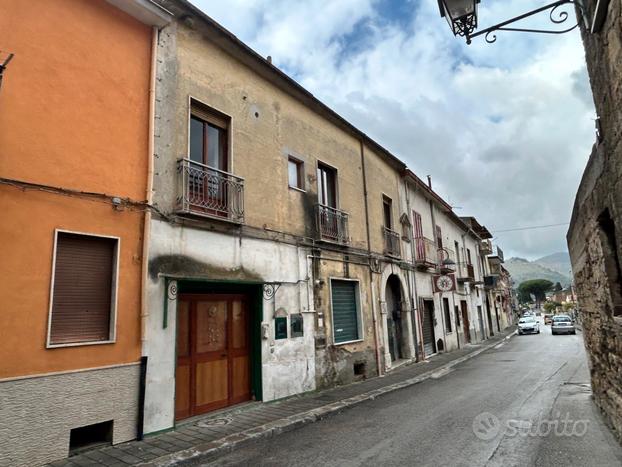 Appartamento su due piani in via Cimitero