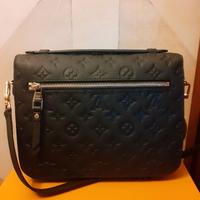 Metis Pochette