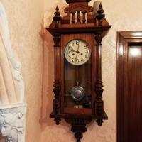 Orologio a pendolo a muro.