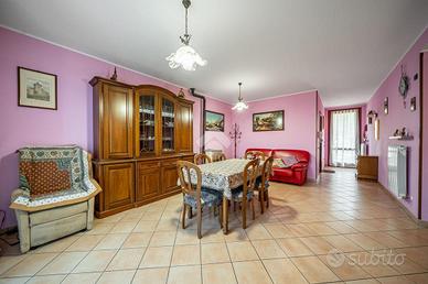 VILLA A SCHIERA A SCANDIANO